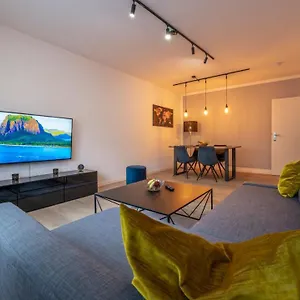 Flair: Stylisches - Netflix - Basf - Uni Mannheim Ludwigshafen am Rhein